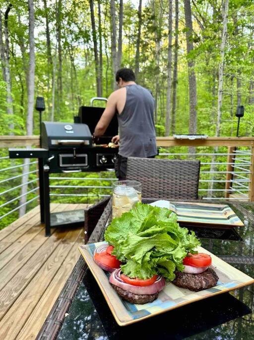 Romantic Cabin, Hot Tub, Lake Access, OutdoorLiving! - Property Image 9