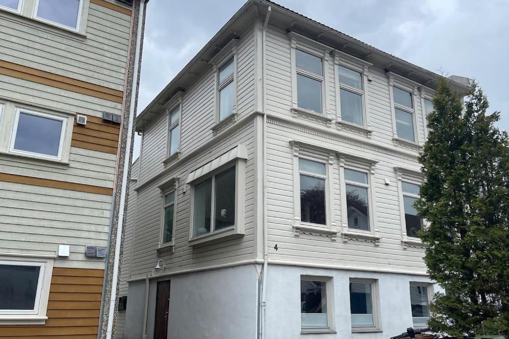 Hotel Ledaal Place 1 by Stavanger BnB - Image 1