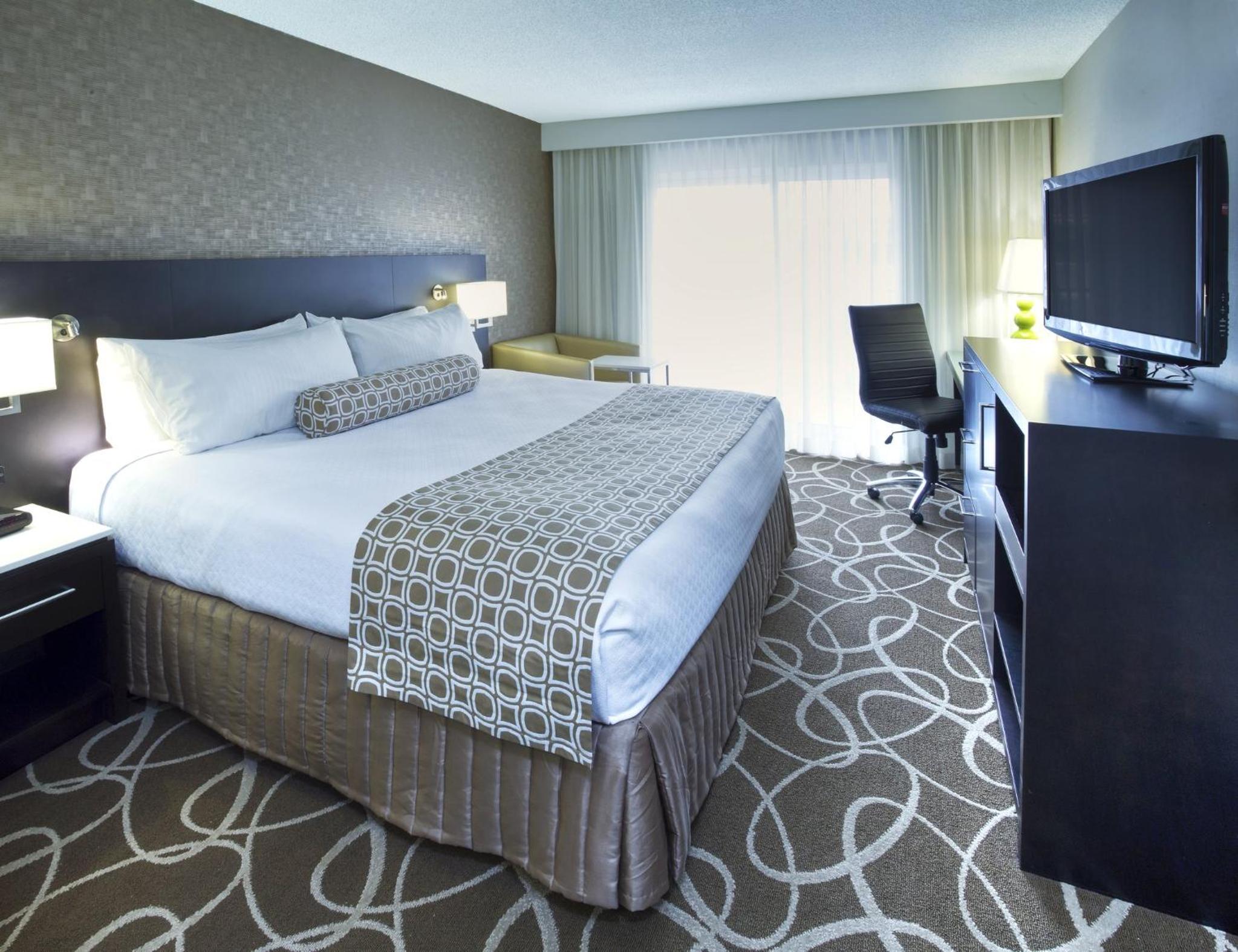 Kitchener Vacations - Crowne Plaza Kitchener-Waterloo, an IHG Hotel - Property Image 4