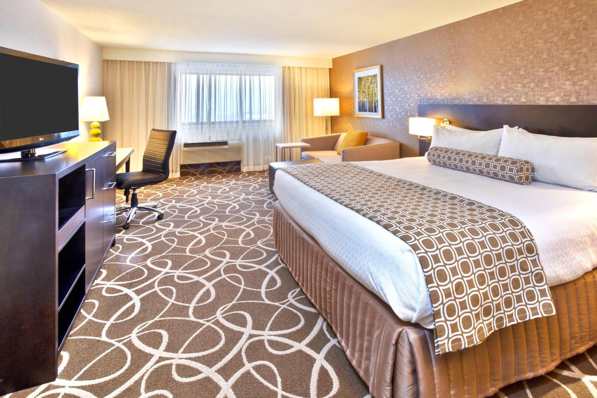 Kitchener Vacations - Crowne Plaza Kitchener-Waterloo, an IHG Hotel - Property Image 3
