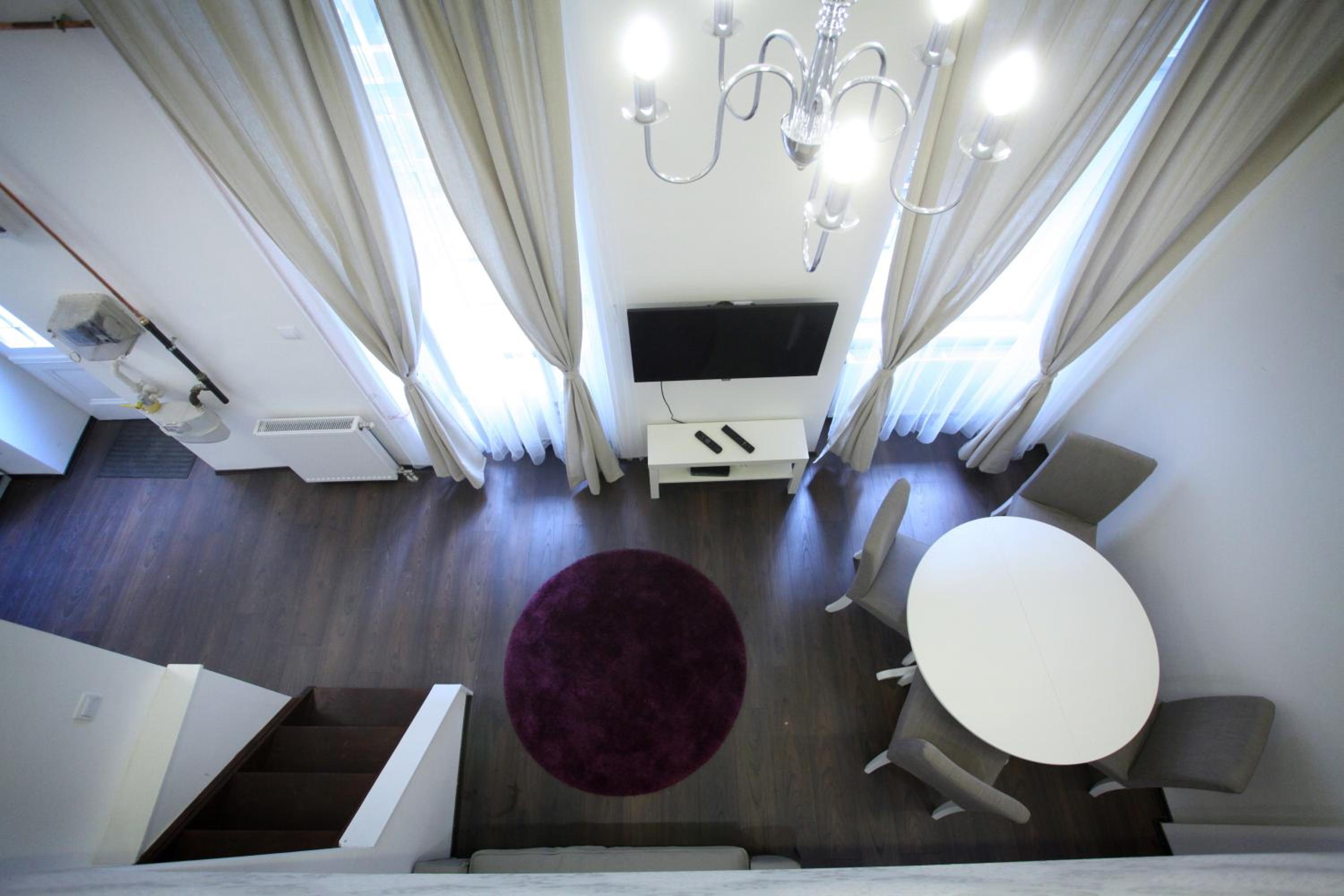 Chain Bridge Apartment