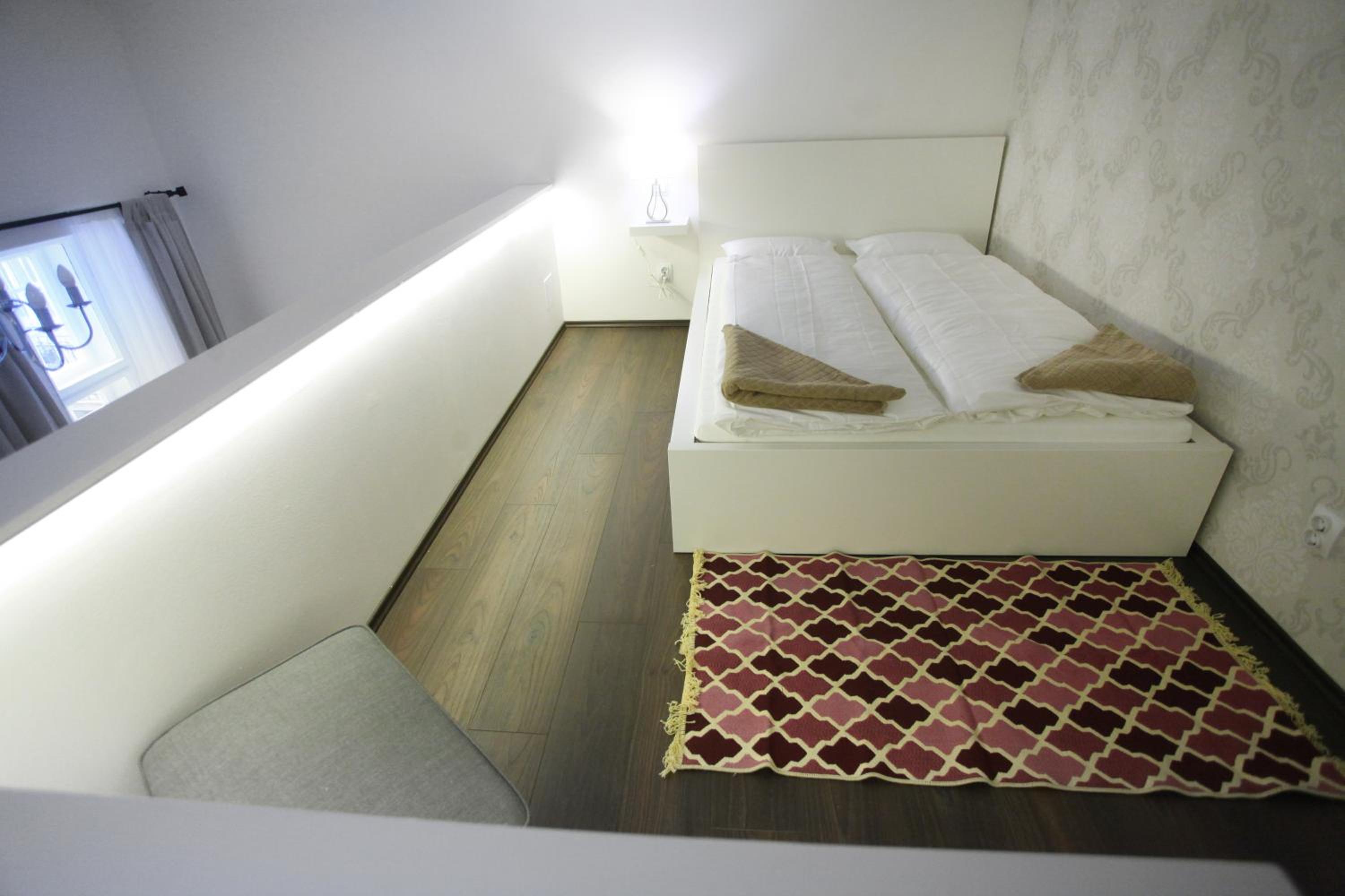 Chain Bridge Apartment