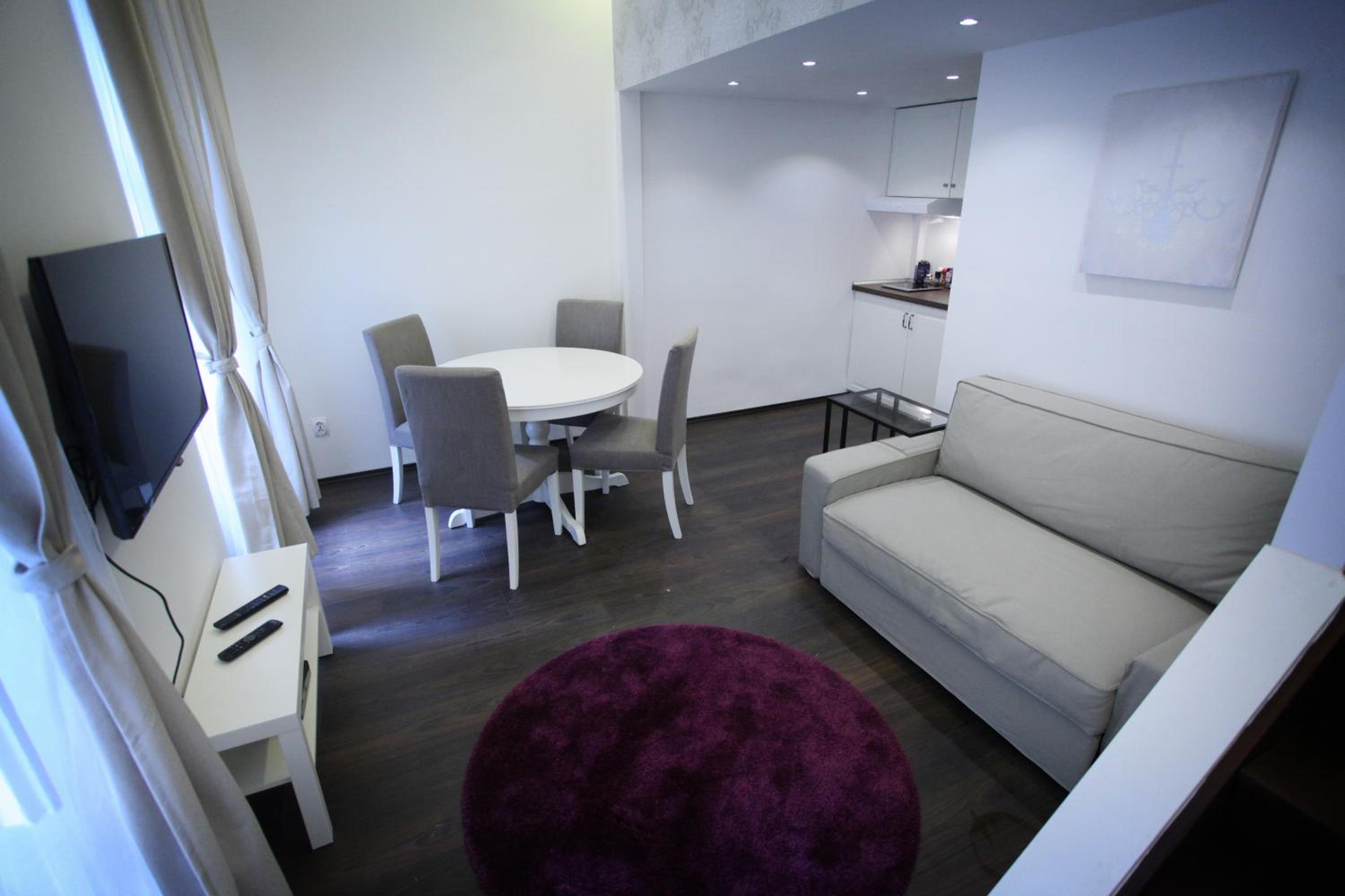 Chain Bridge Apartment