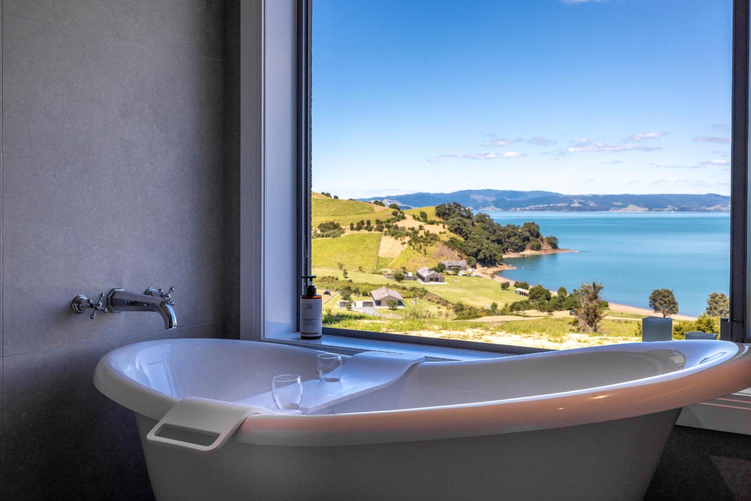 The Keep, with panoroma bay views and perfect for couples view 4