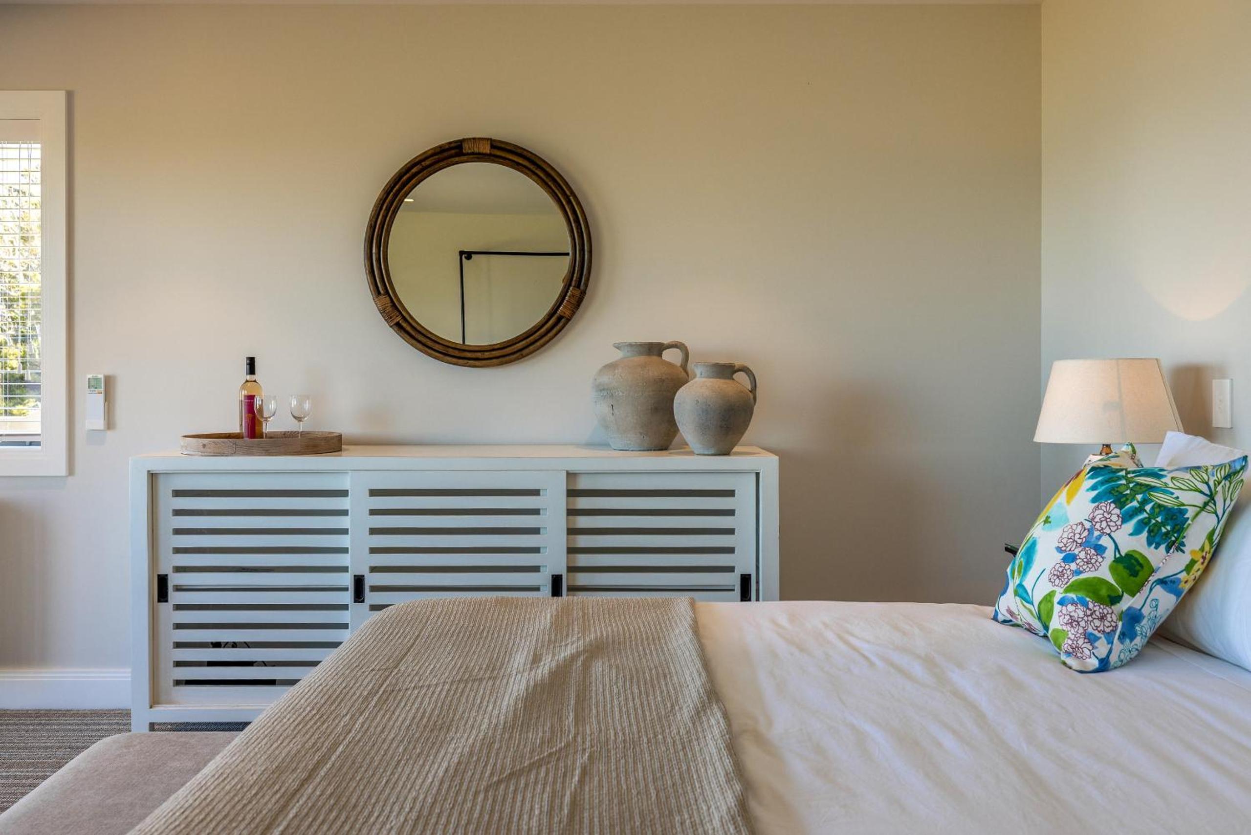 The Keep, with panoroma bay views and perfect for couples view 5