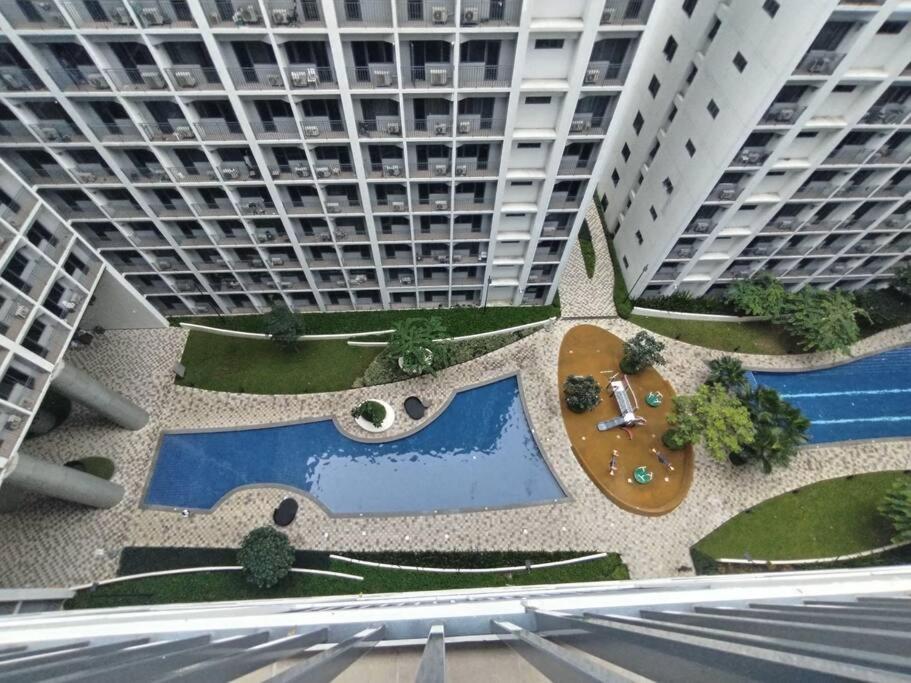 Reyes Staycation Shore 2 Tower 2 SMDC Residences view 4