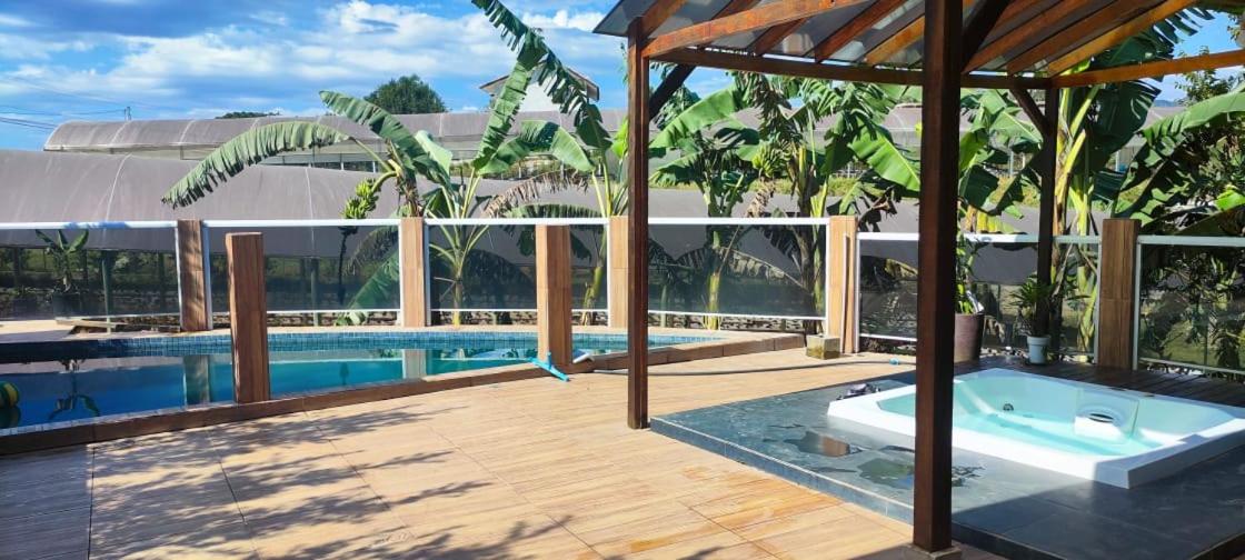 chácara com piscina e jacuzzi aquecida