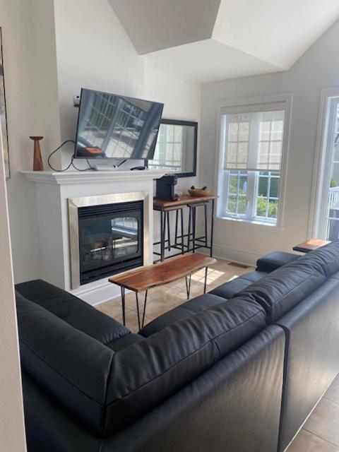Chalet Saint-Sauveur with heated pool during Summer and Ski in Ski out!