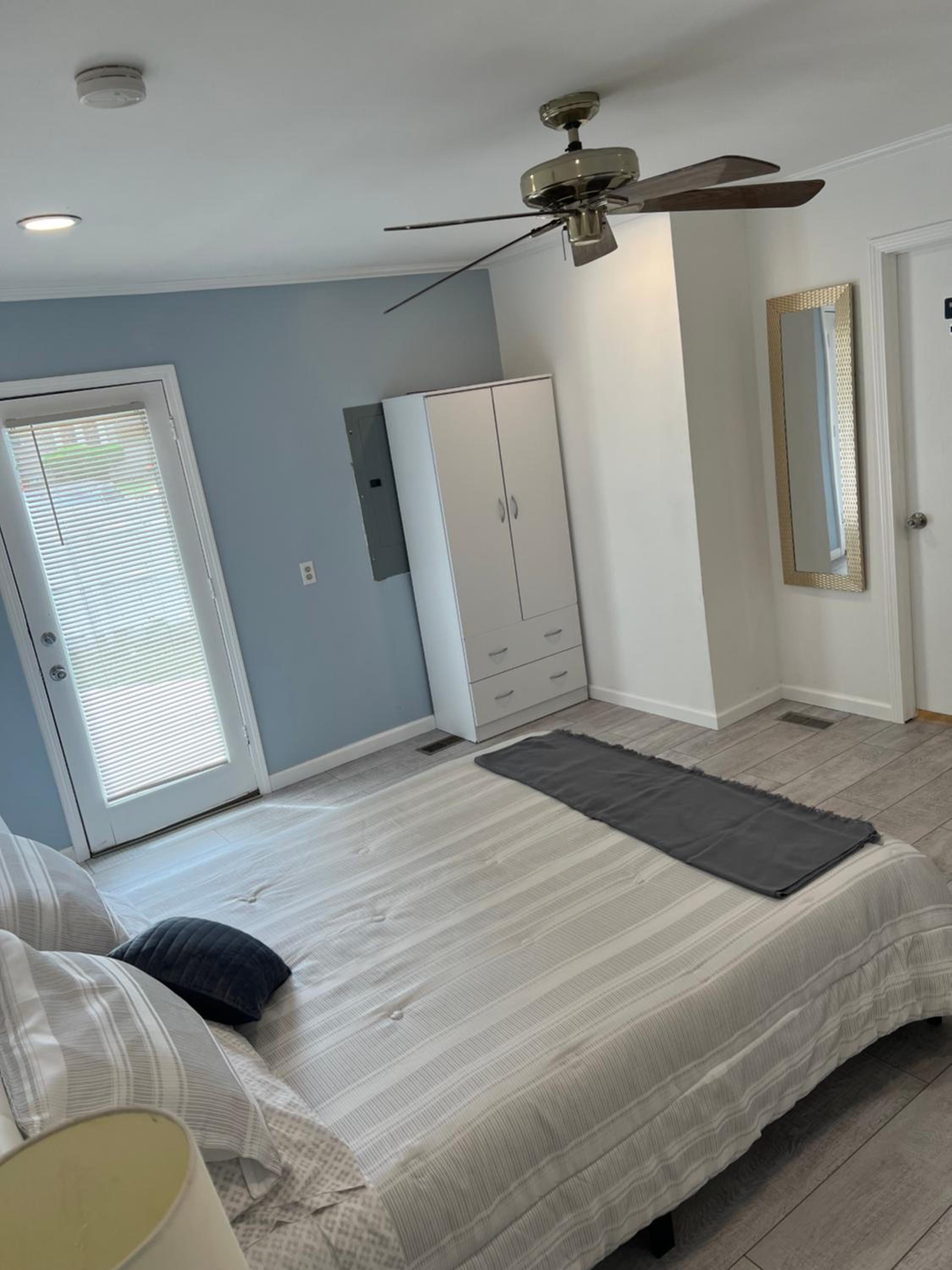 Cozy private suite 5 min from Saint Francis Hospital and Woodland Hills Mall view 5
