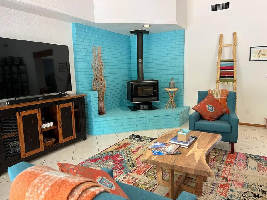Southwest Gem -Perfectly Placed for hikes and fun view 4