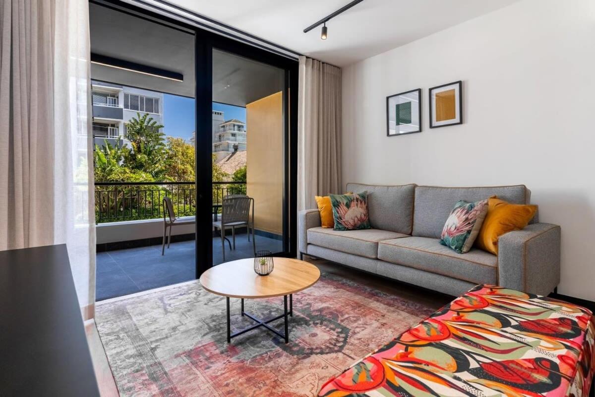 Marvol 101 - Spacious 1 Bedroom Near Beach & Cafes-Secure Parking-WIFI-Generator