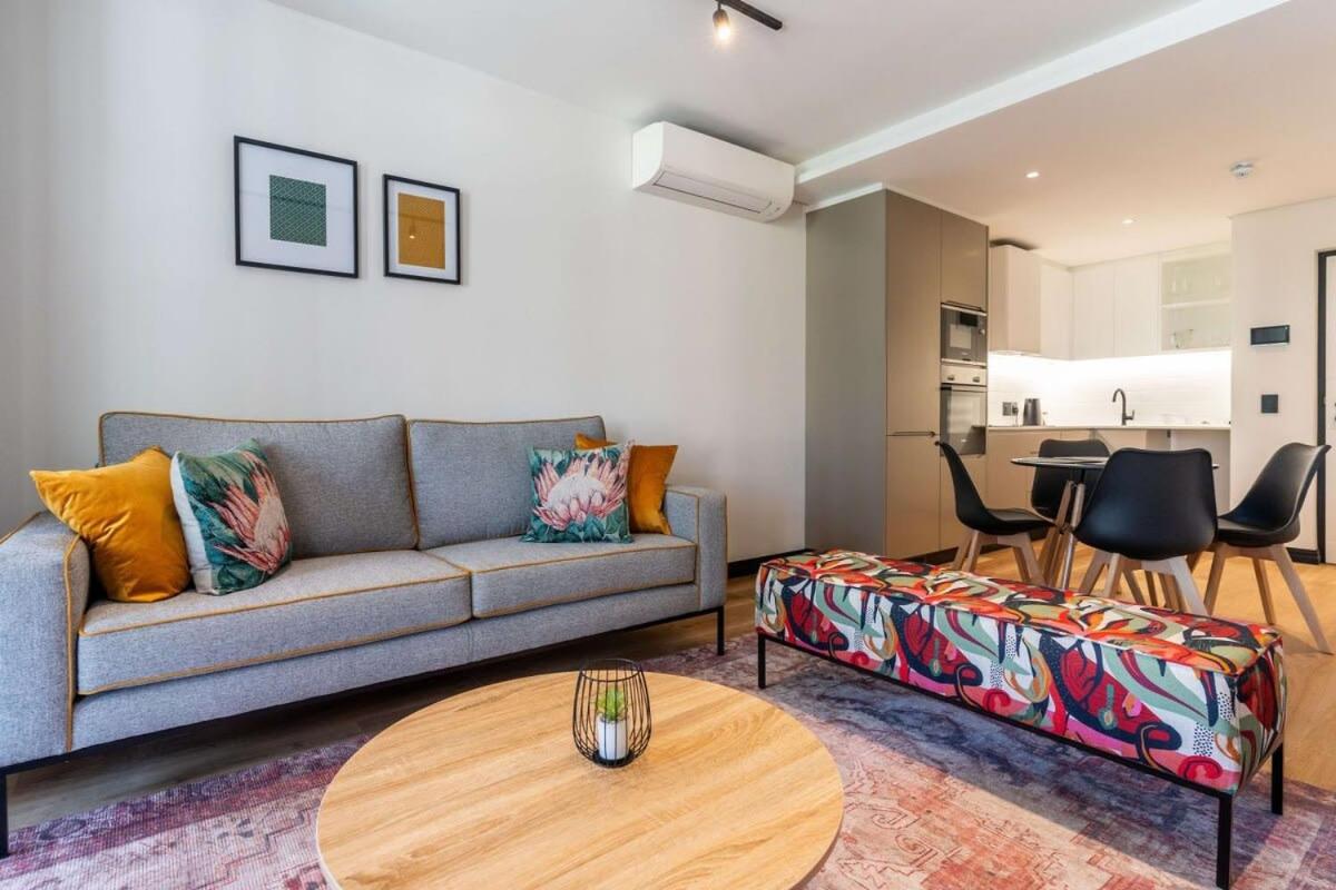 Marvol 101 - Spacious 1 Bedroom Near Beach & Cafes-Secure Parking-WIFI-Generator