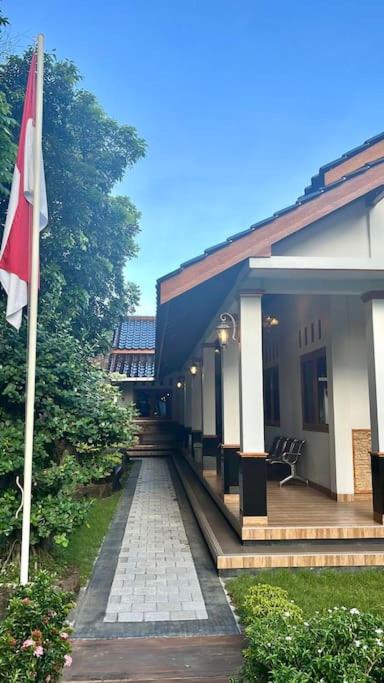 Joglo Satrio Pinayungan Villa