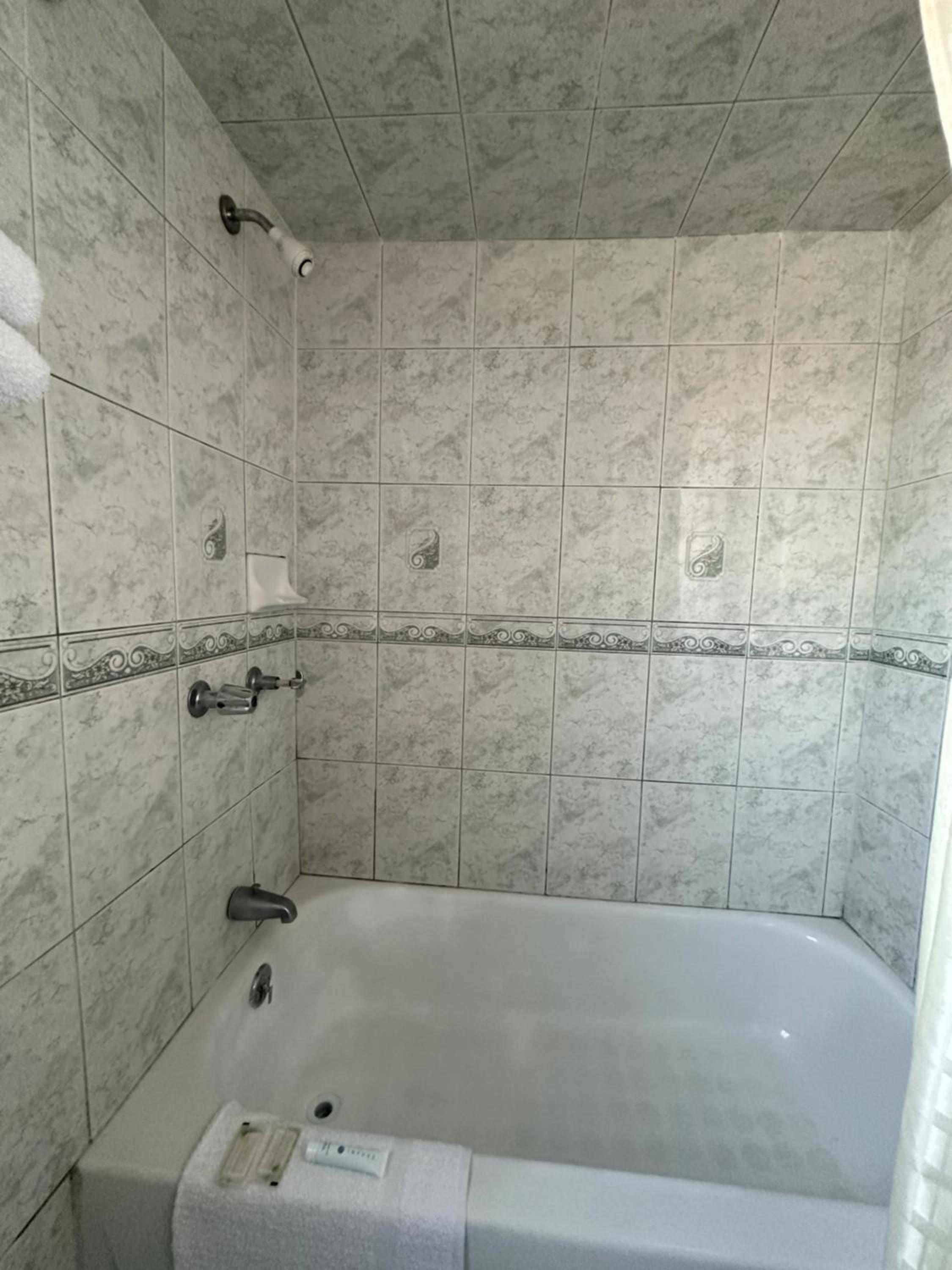 Pomona Vacations - Passport Inn Pomona - Property Image 2