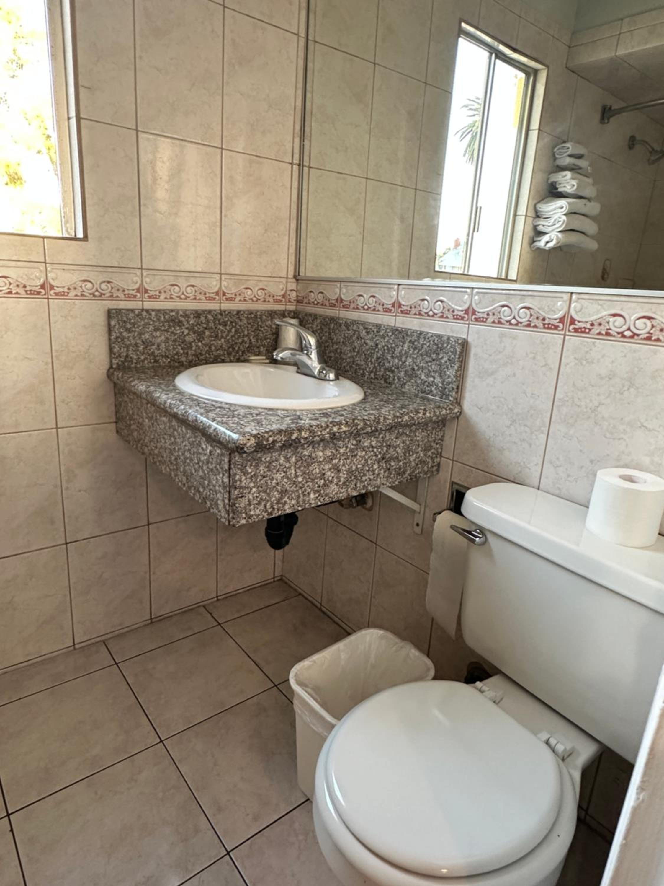 Pomona Vacations - Passport Inn Pomona - Property Image 19