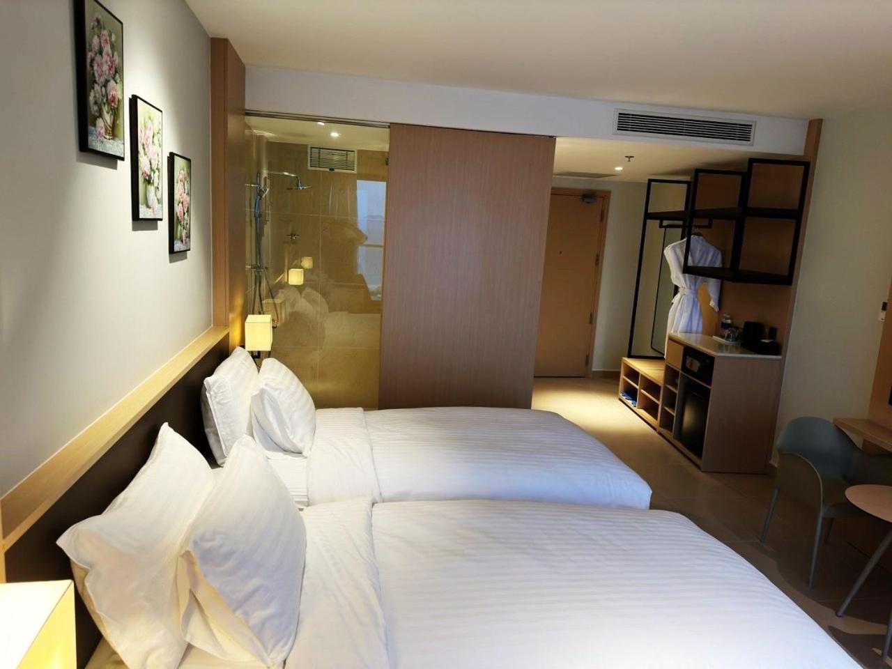 Infinity Sea View Apartment - The Arena Cam Ranh view 3