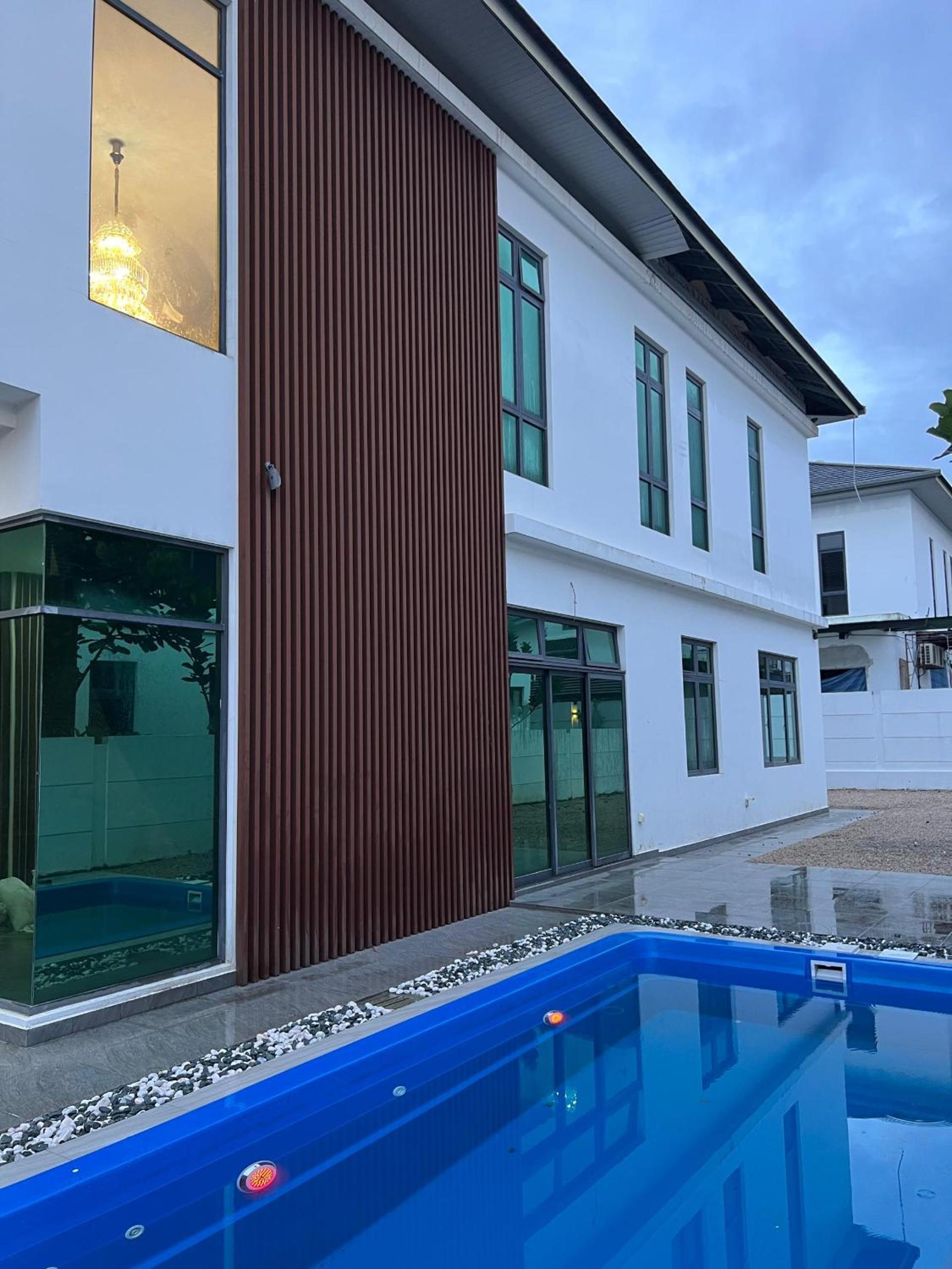 Indah Keluarga @ Villa Daddy