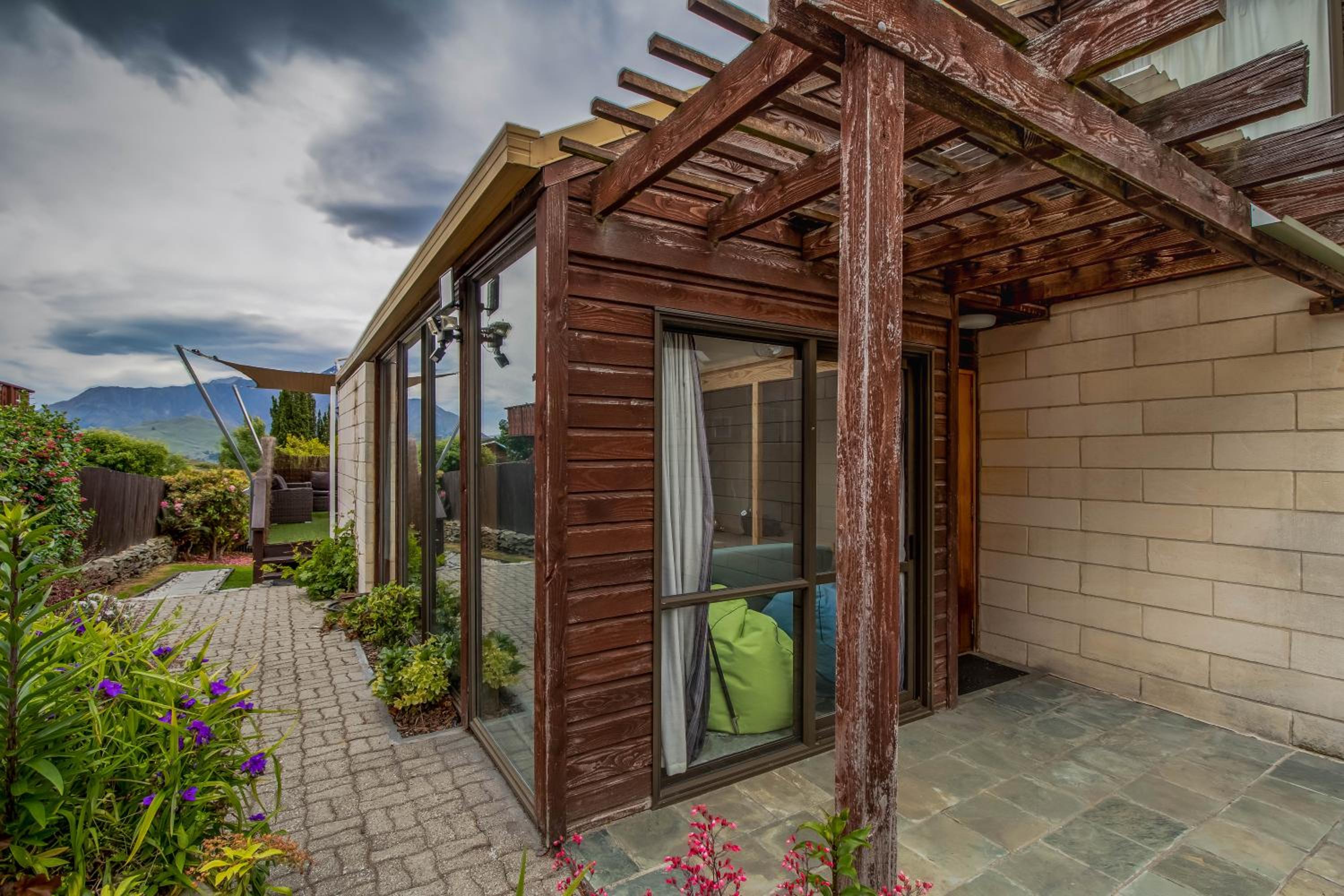 Greenstone Charm Stunning Views
