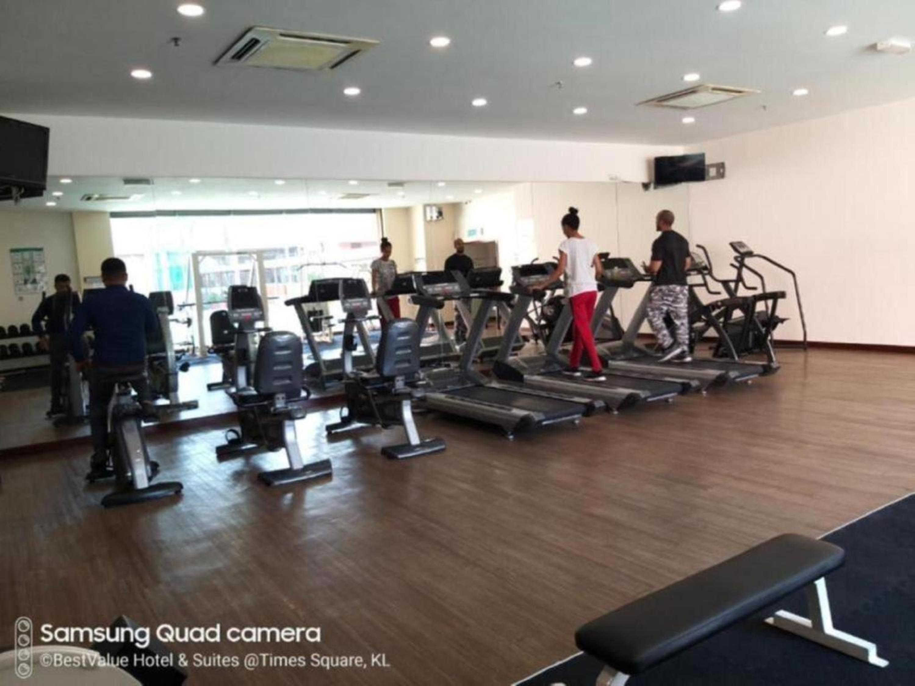 Hilton service suite times Square kl