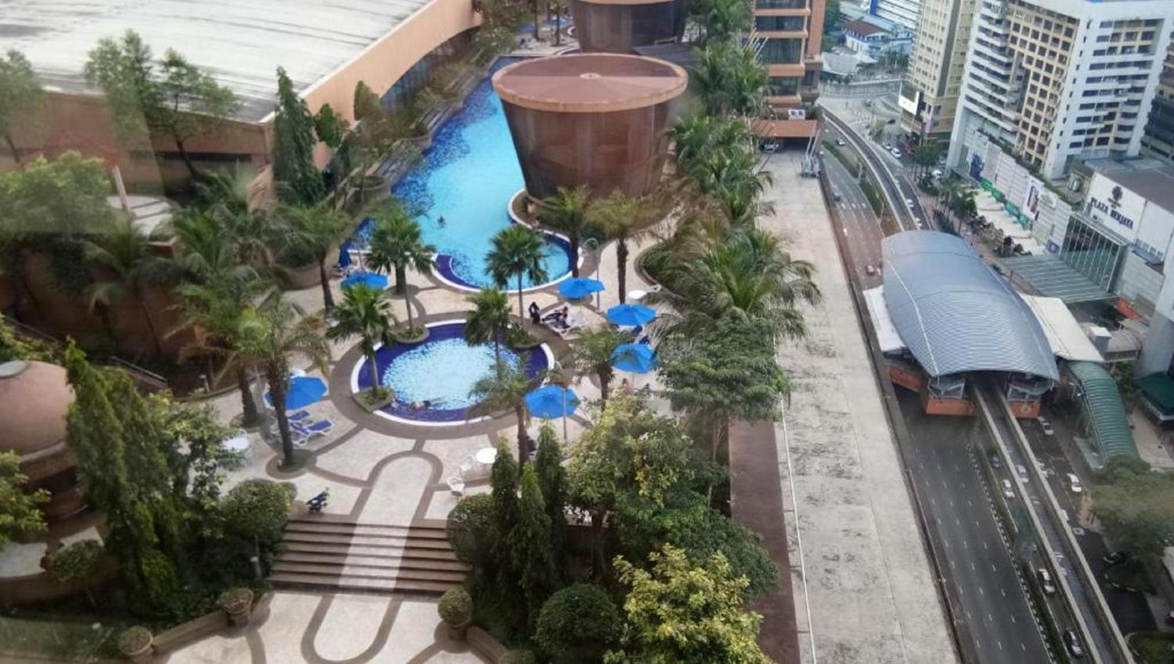 Hilton service suite times Square kl