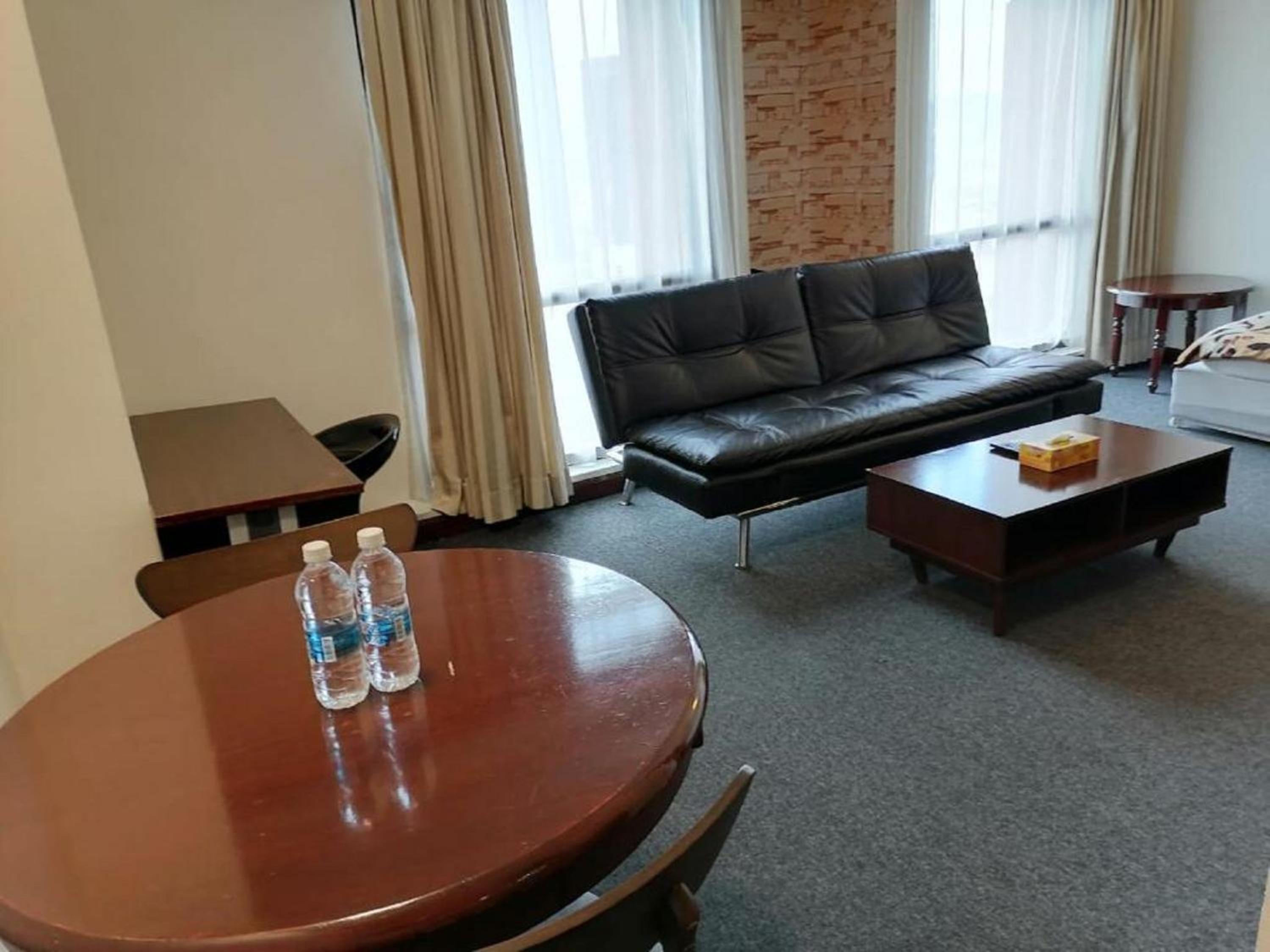 Hilton service suite times Square kl