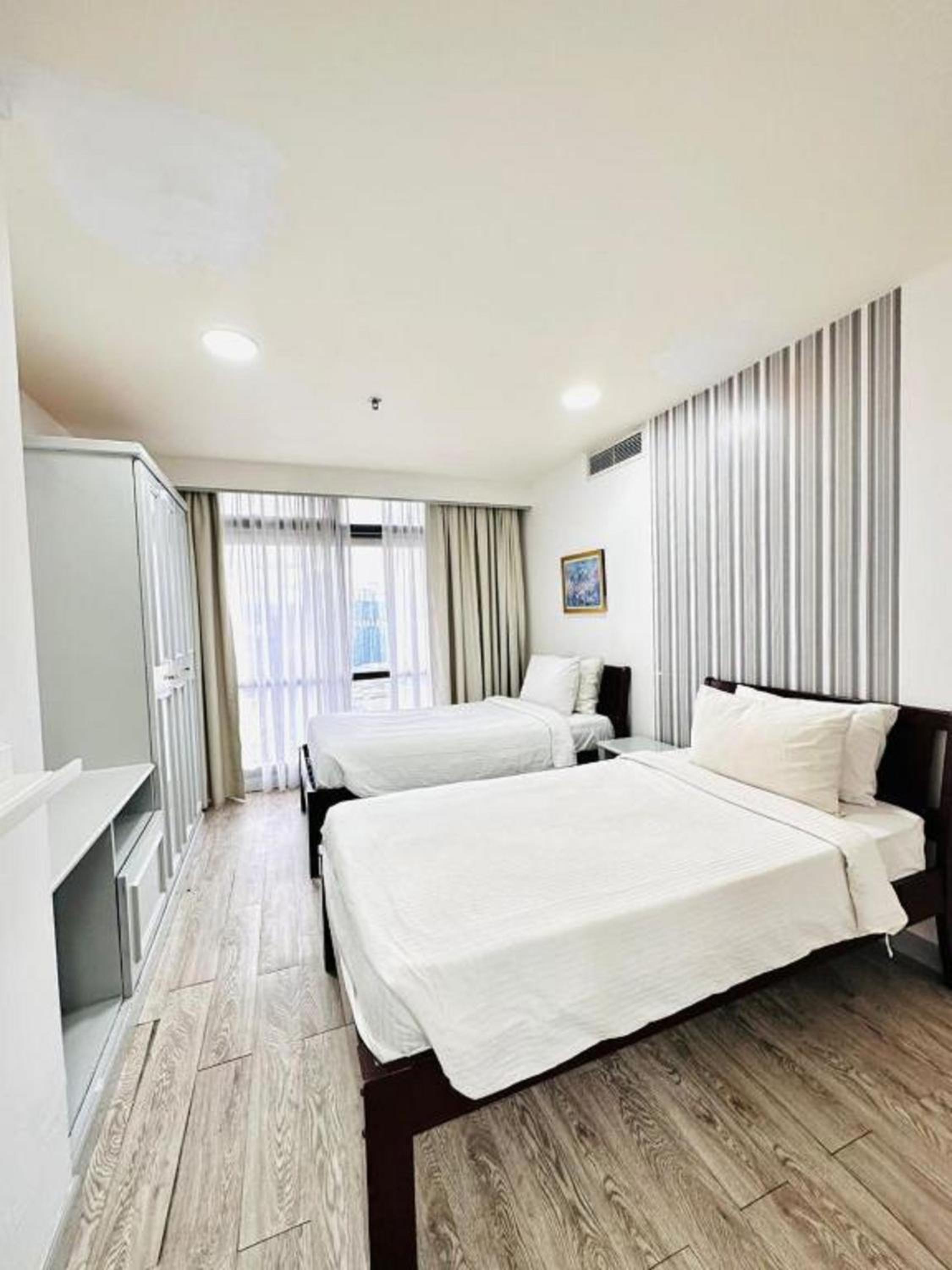 Hilton service suite times Square kl
