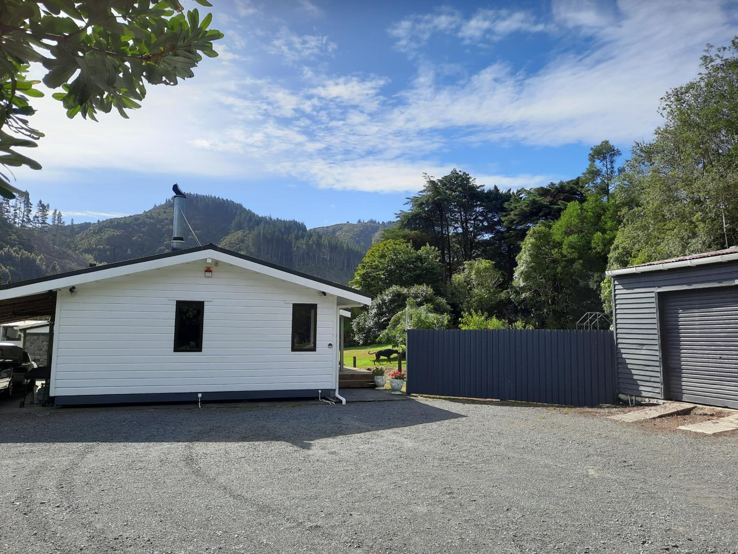 Akatarawa Valley Retreat a Cosy Two Bedroom Guest Suite view 2