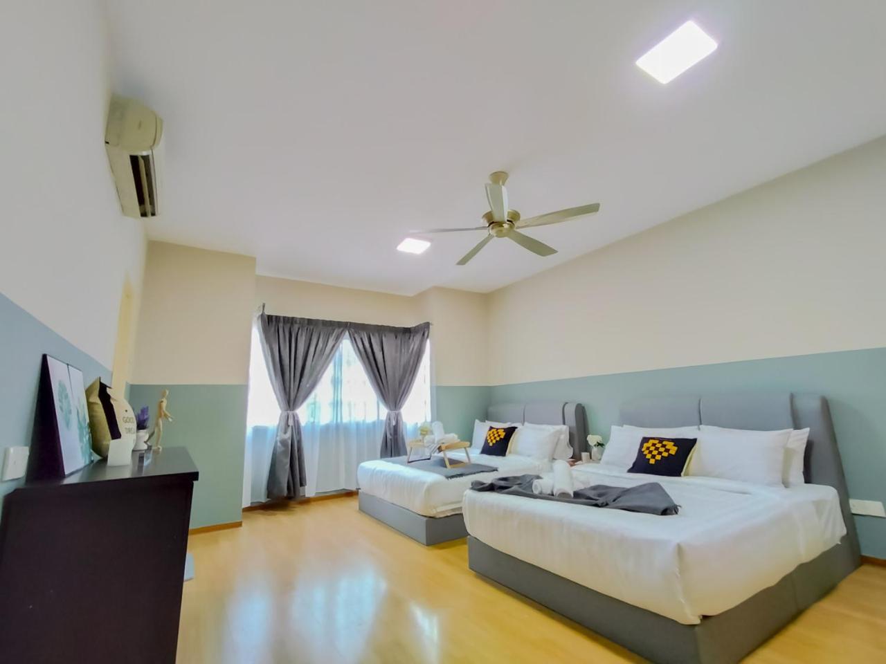 Gathering Corner House with 6 Rooms upto 16Pax by Manhattan Group