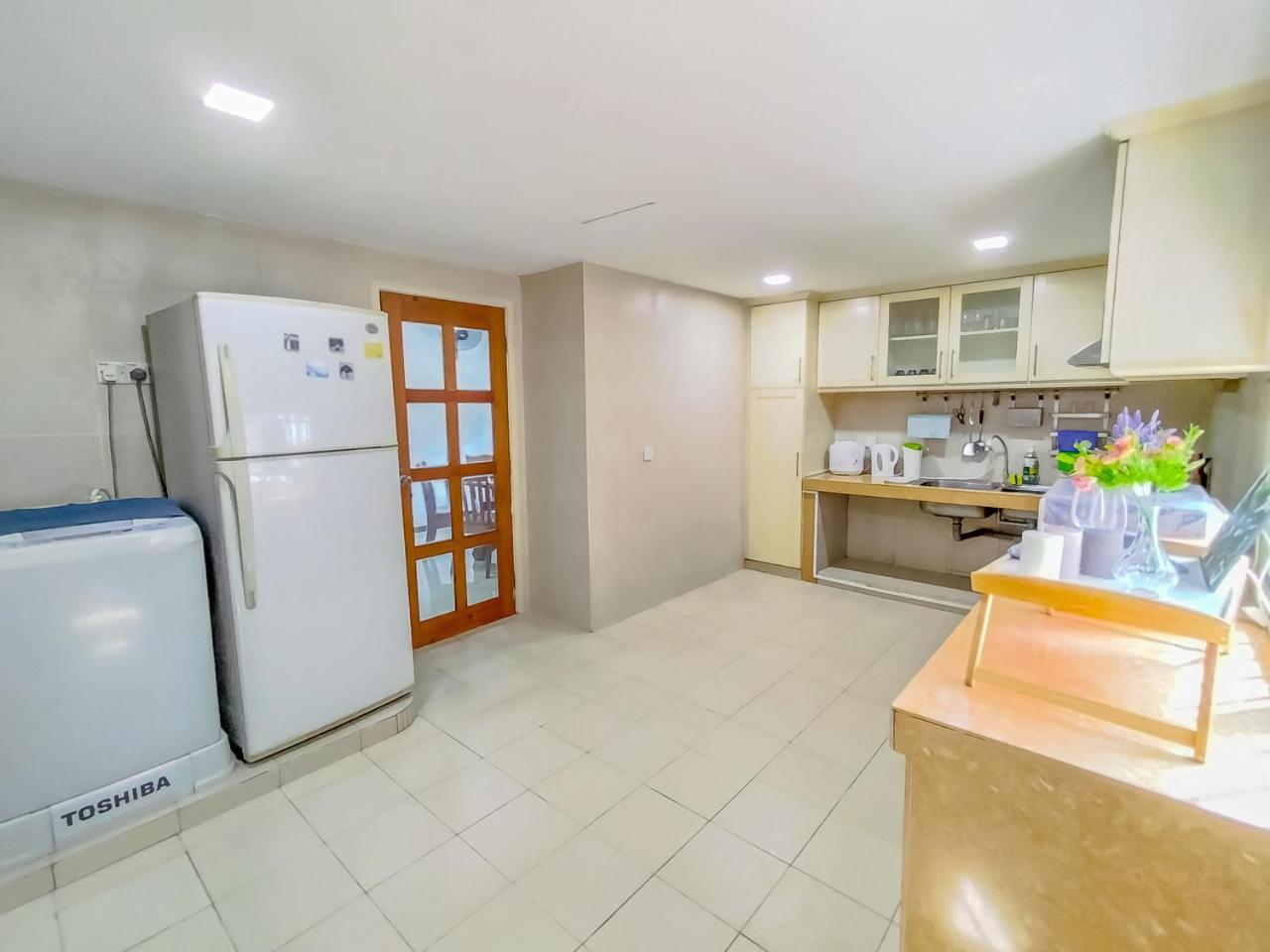 Gathering Corner House with 6 Rooms upto 16Pax by Manhattan Group
