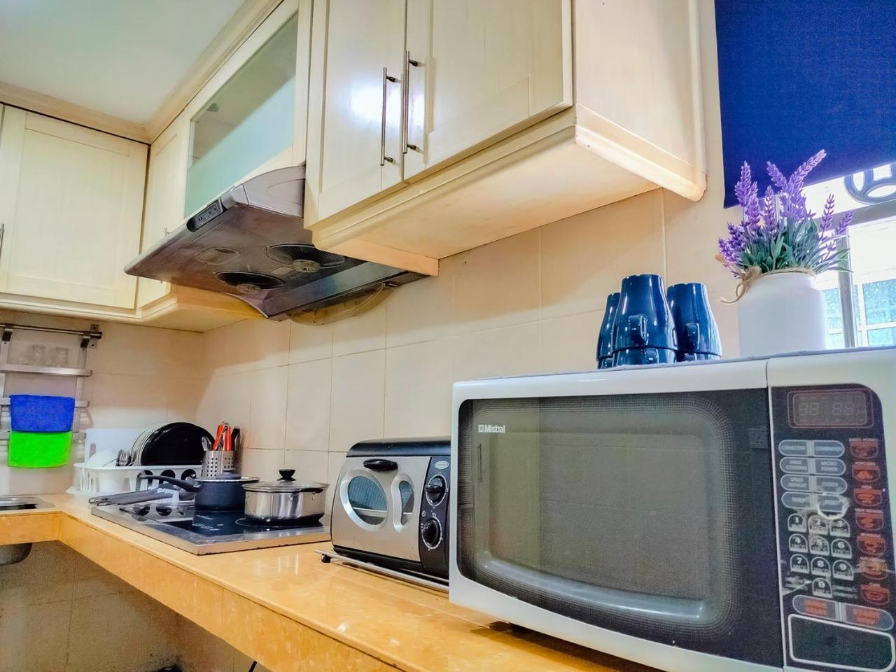 Gathering Corner House with 6 Rooms upto 16Pax by Manhattan Group