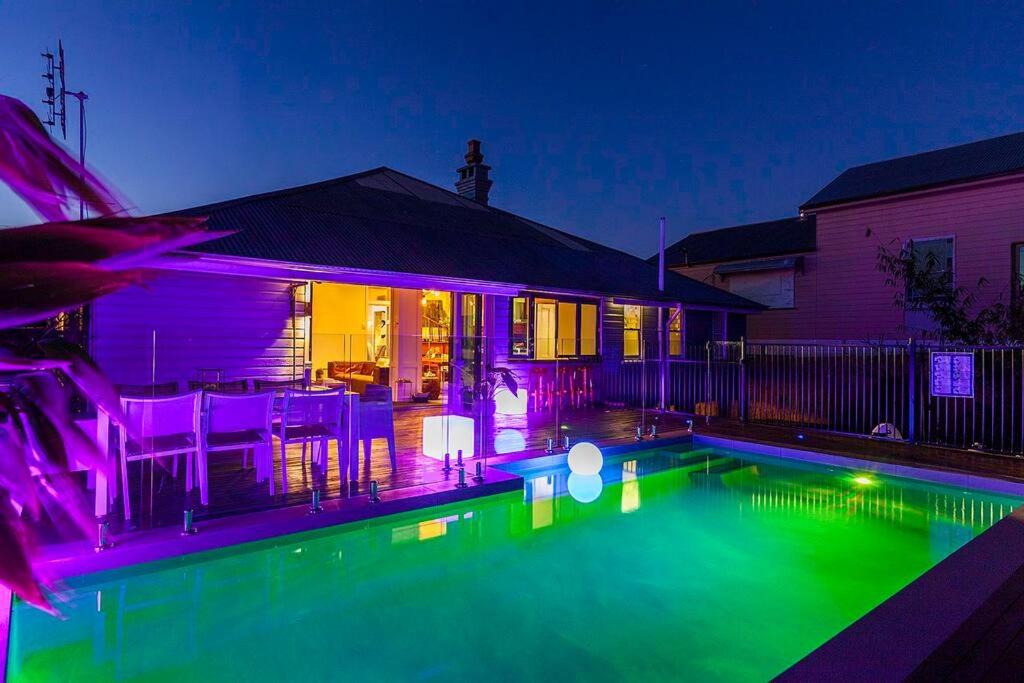 STUNNING TROPICAL OASIS free parking