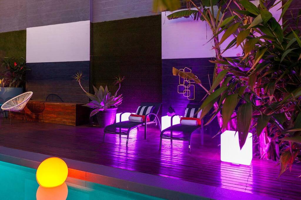 STUNNING TROPICAL OASIS free parking