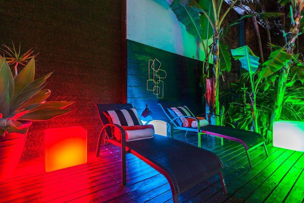 STUNNING TROPICAL OASIS free parking