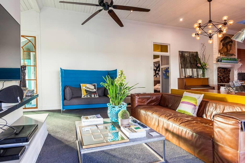 STUNNING TROPICAL OASIS free parking