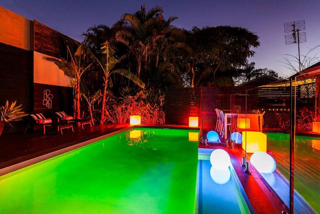 STUNNING TROPICAL OASIS free parking