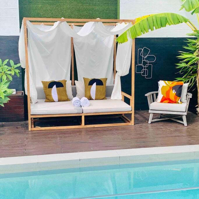 STUNNING TROPICAL OASIS free parking