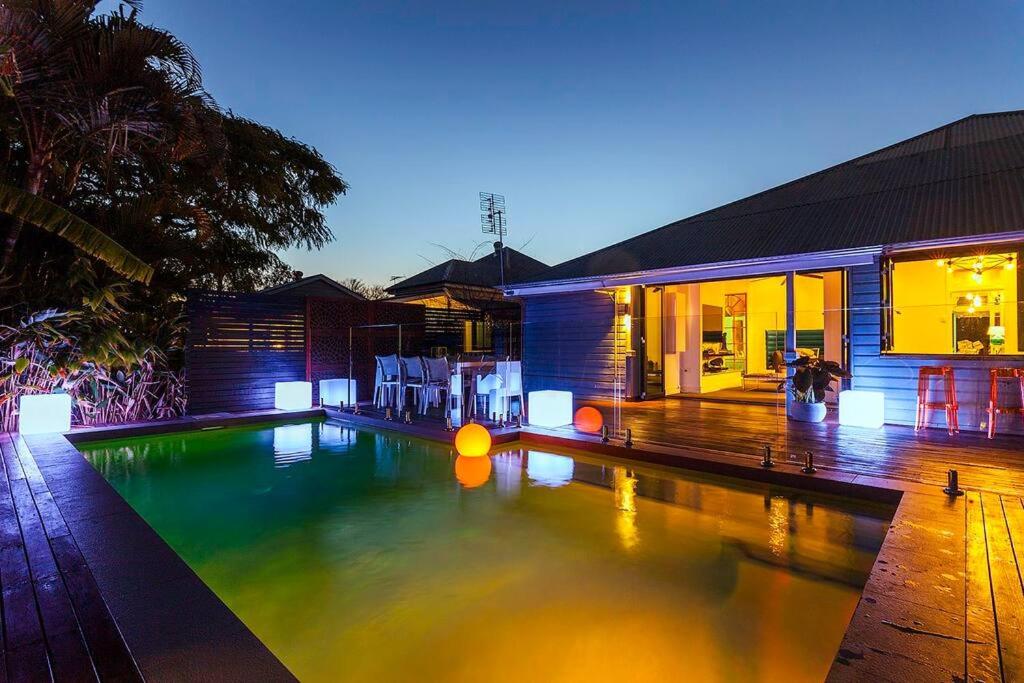 STUNNING TROPICAL OASIS free parking