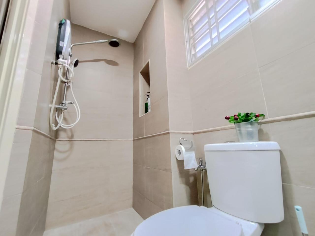 Gathering Corner House with 6 Rooms upto 16Pax by Manhattan Group