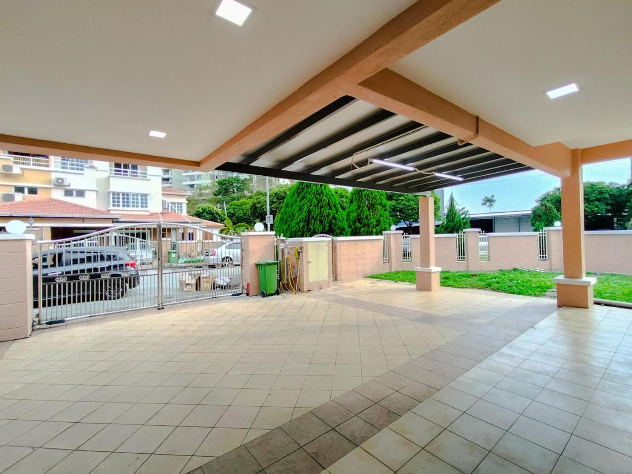 Gathering Corner House with 6 Rooms upto 16Pax by Manhattan Group