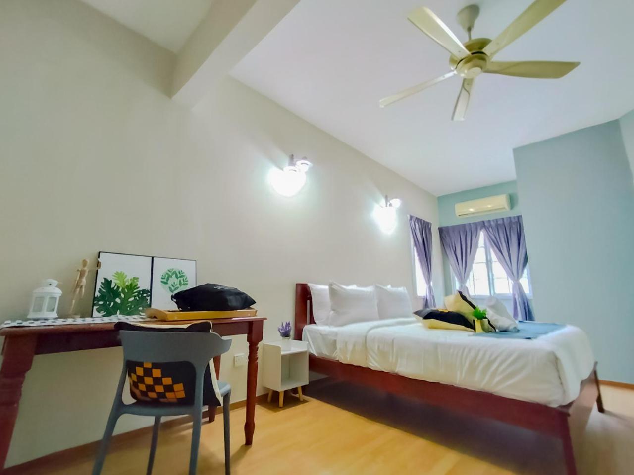 Gathering Corner House with 6 Rooms upto 16Pax by Manhattan Group