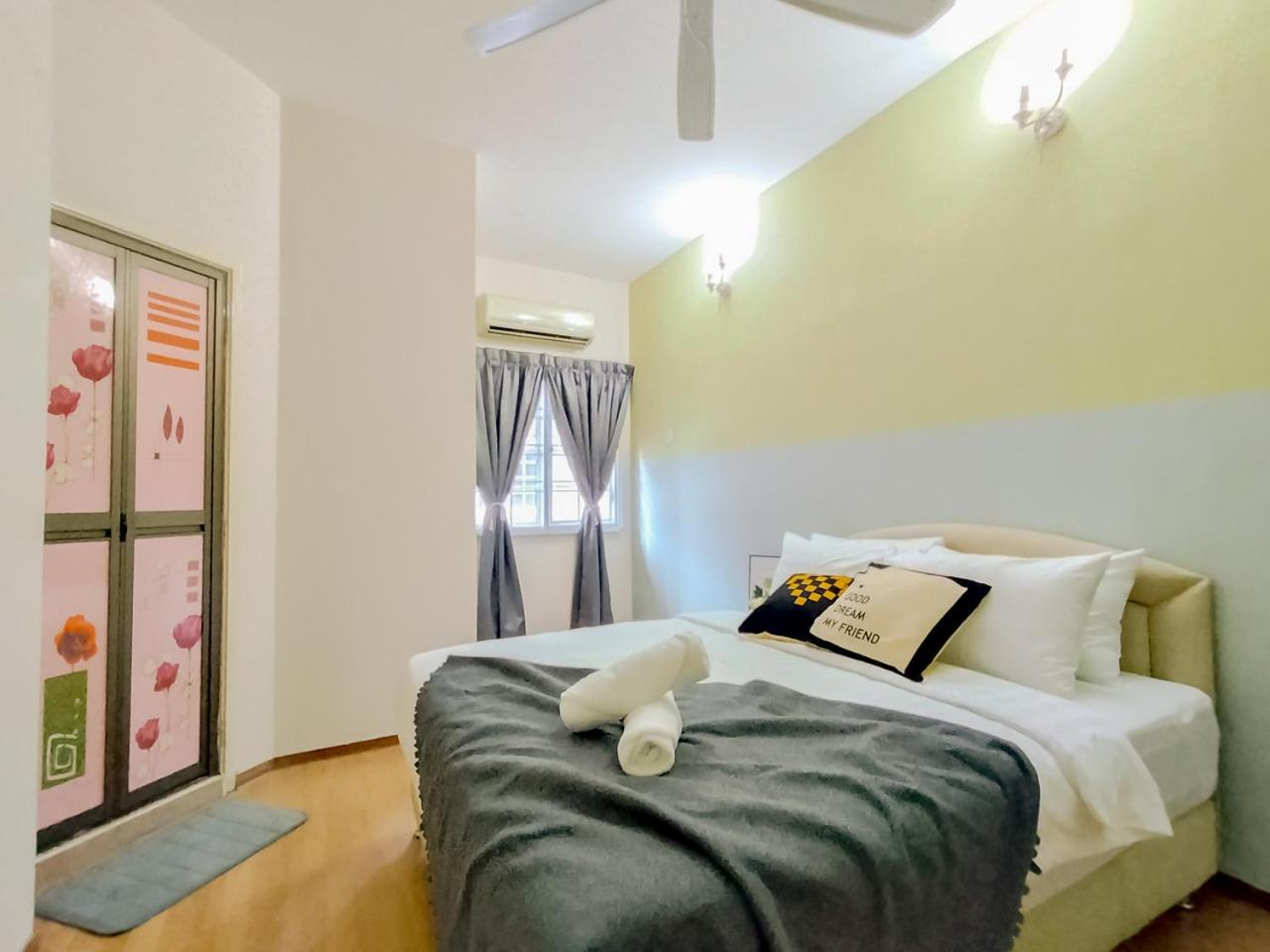 Gathering Corner House with 6 Rooms upto 16Pax by Manhattan Group
