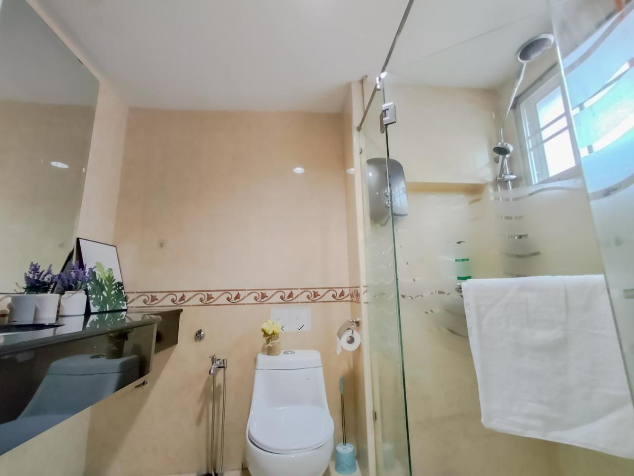 Gathering Corner House with 6 Rooms upto 16Pax by Manhattan Group