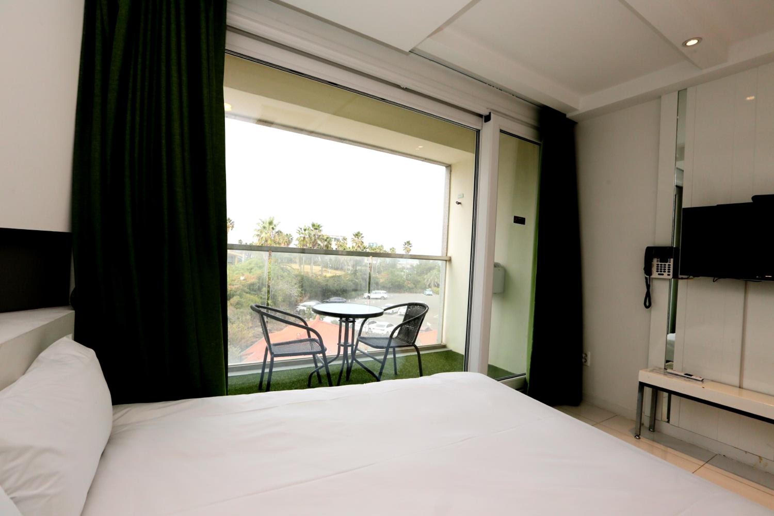 Jeju Vacations - Hamdeok Beach Stay Jeju - Property Image 4