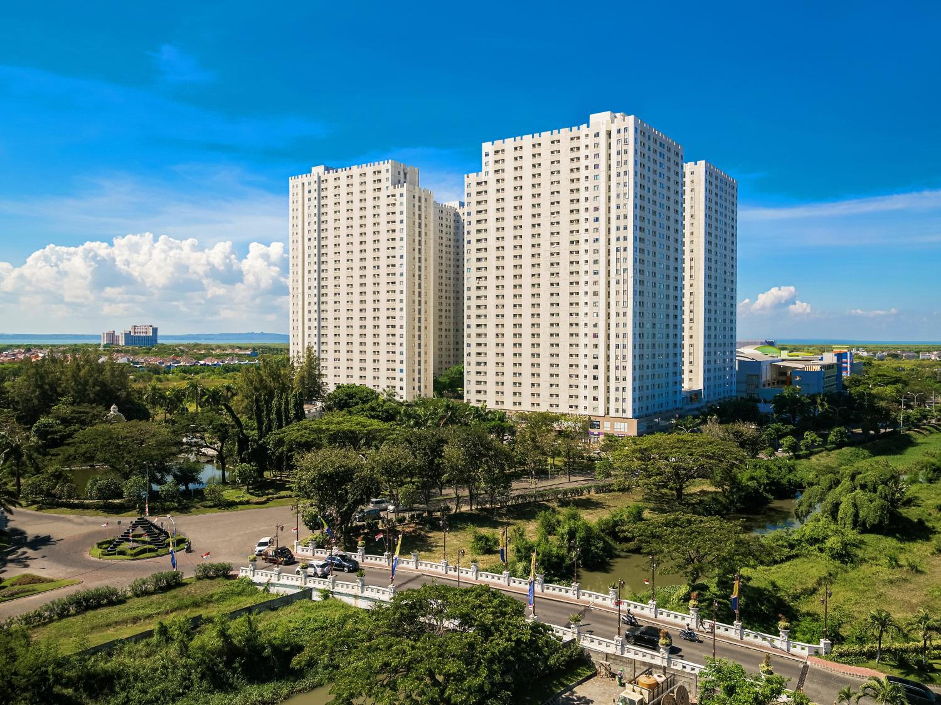 Modern 2BR Educity Apartment, Pakuwon City view 2