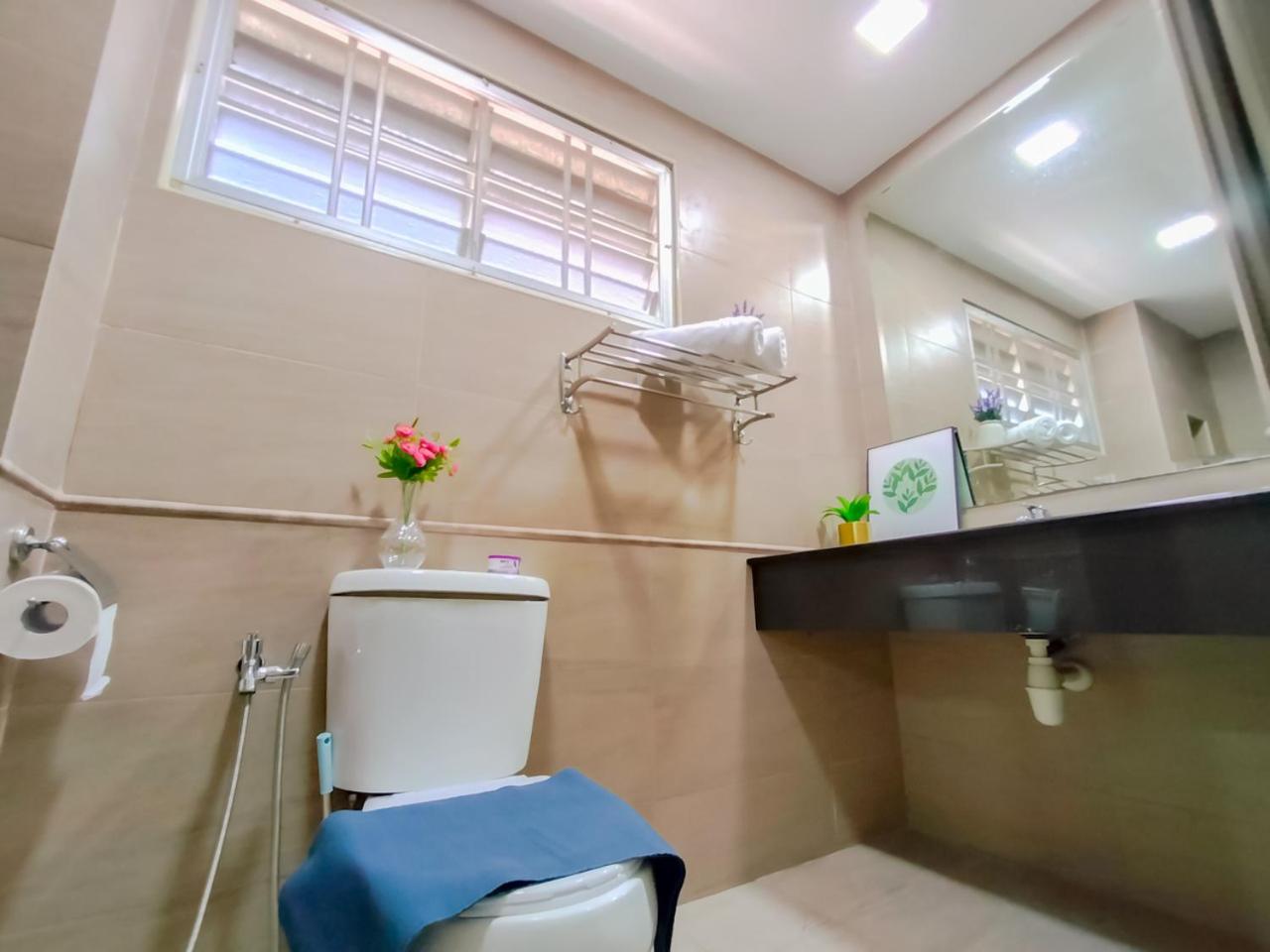 Gathering Corner House with 6 Rooms upto 16Pax by Manhattan Group