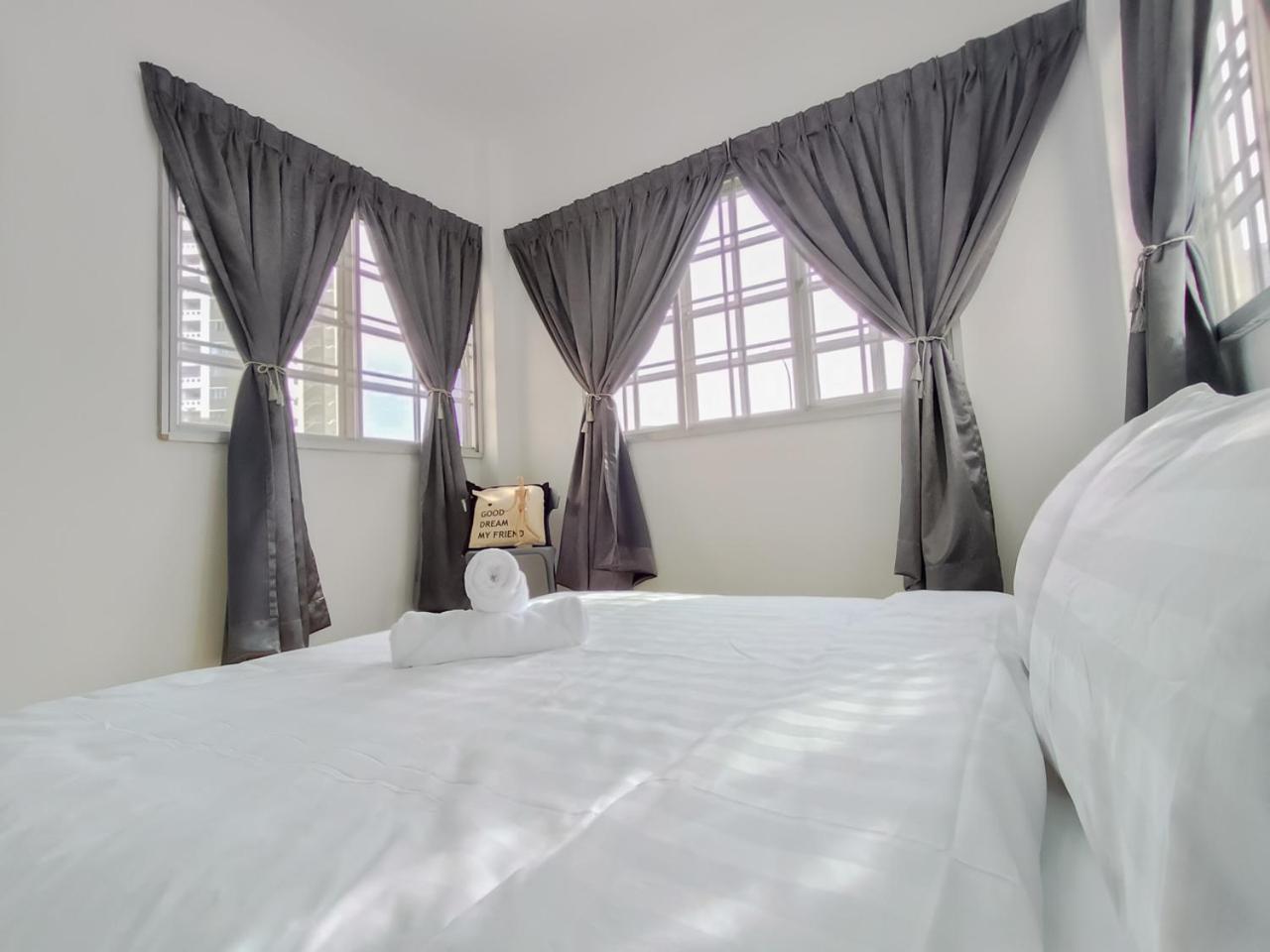 Gathering Corner House with 6 Rooms upto 16Pax by Manhattan Group
