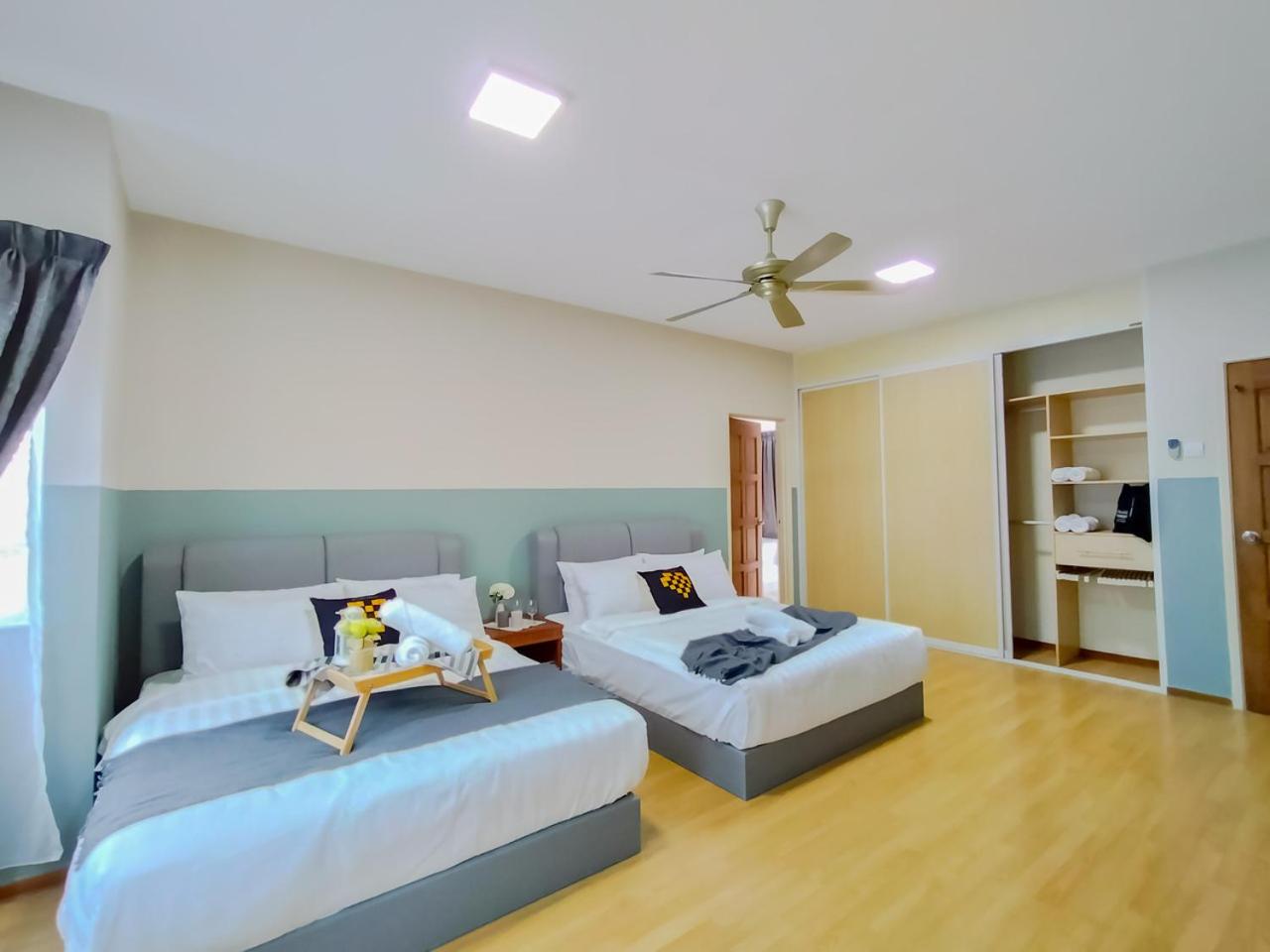 Gathering Corner House with 6 Rooms upto 16Pax by Manhattan Group