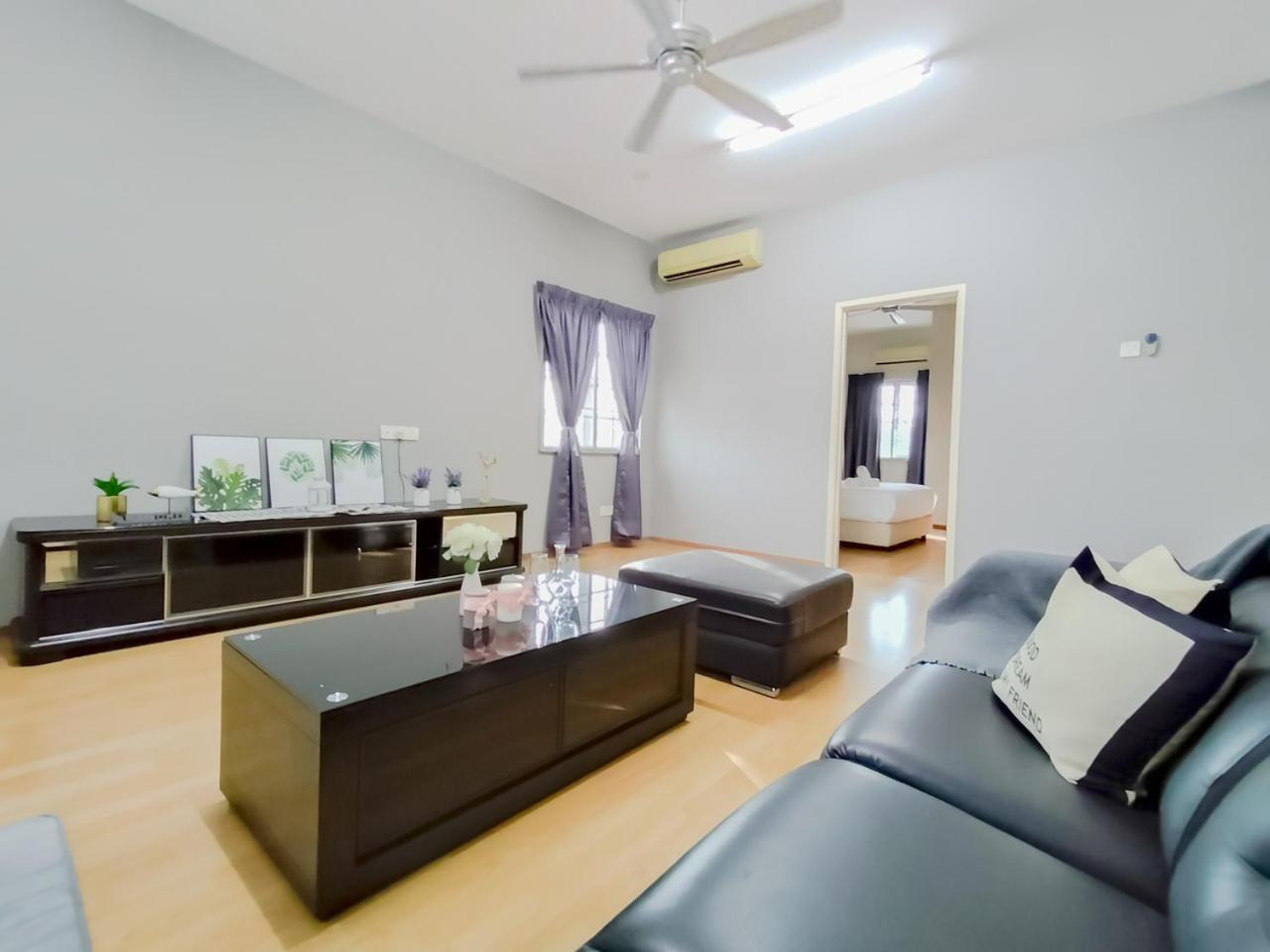 Gathering Corner House with 6 Rooms upto 16Pax by Manhattan Group