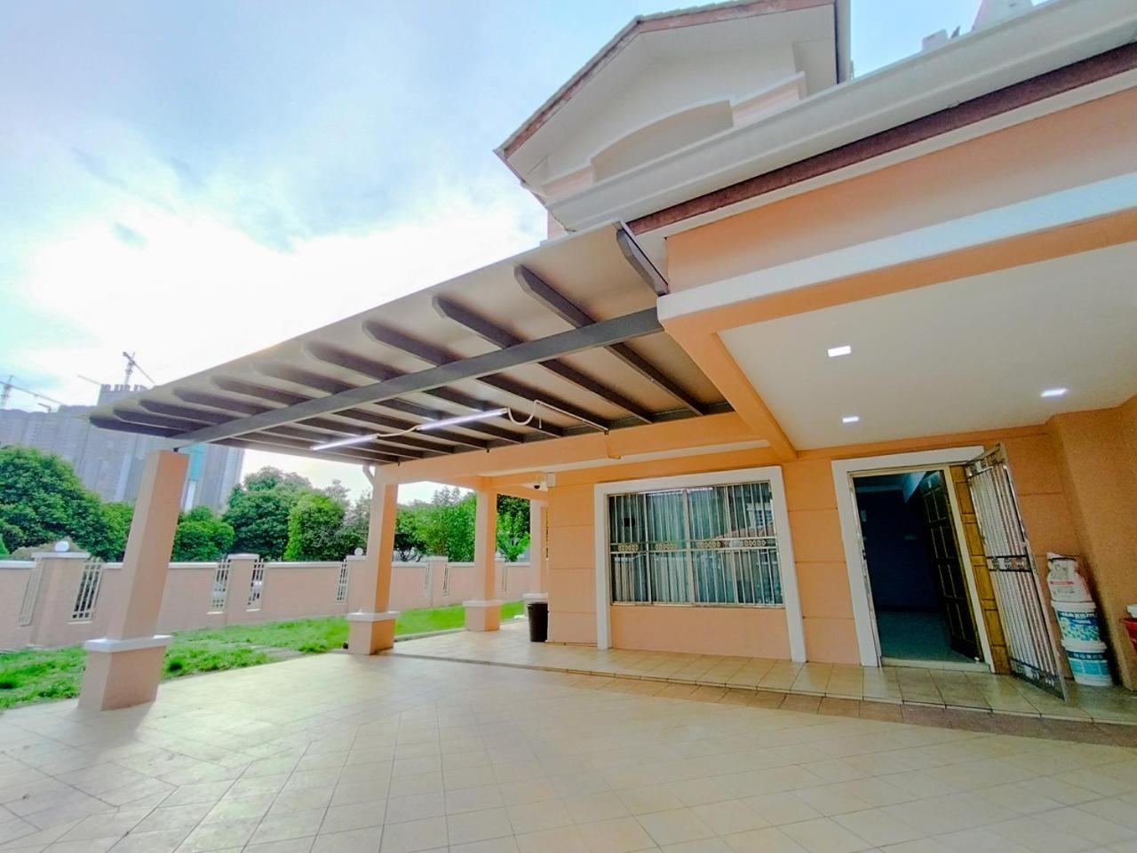 Gathering Corner House with 6 Rooms upto 16Pax by Manhattan Group