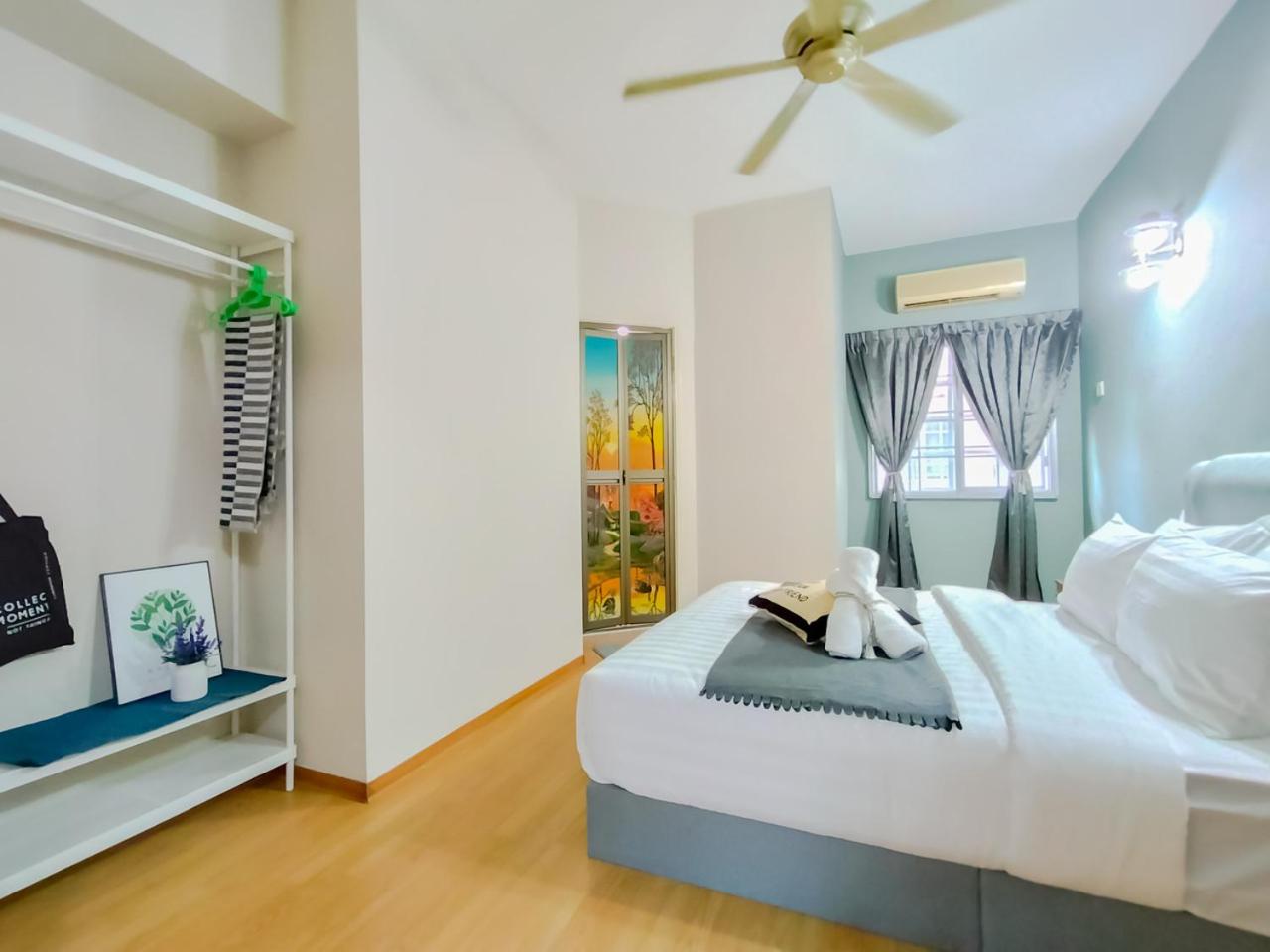 Gathering Corner House with 6 Rooms upto 16Pax by Manhattan Group